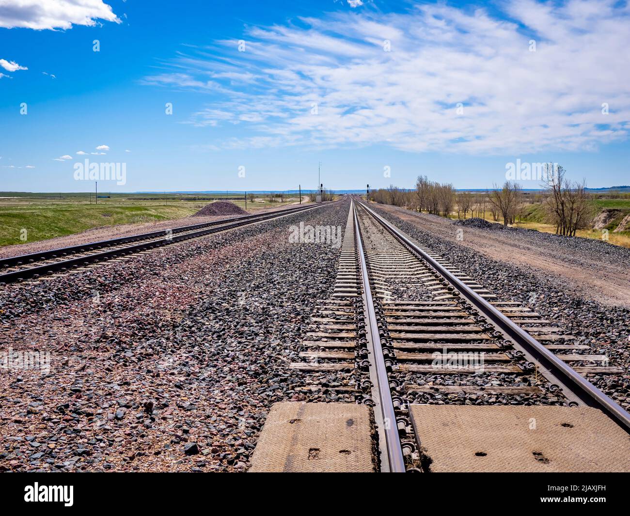 Lunga ferrovia diritta traccia sul nord-ovest Nebraska USA Foto Stock