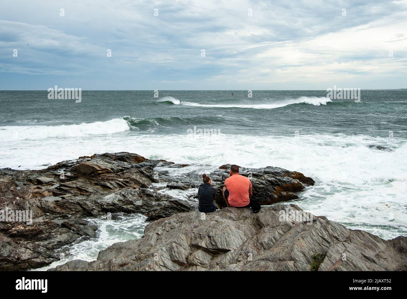 Stock foto di tempesta tropicale Henri nel 2021, Beaver Tail, Jamestown, RI. Foto di scorta di uragano, tempo estremo. Foto di scorta della coppia. Foto Stock