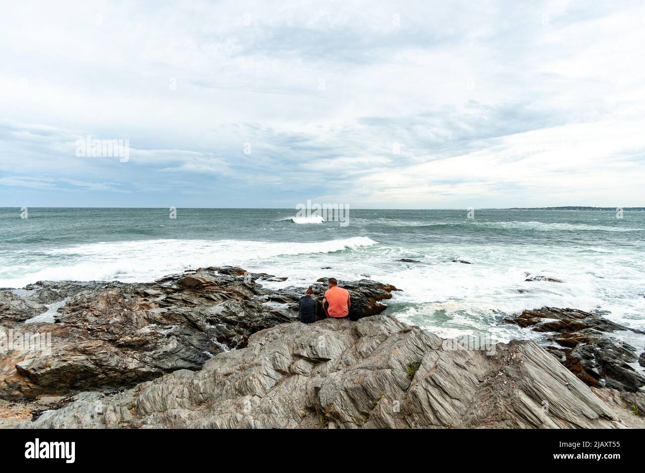 Stock foto di tempesta tropicale Henri nel 2021, Beaver Tail, Jamestown, RI. Foto di scorta di uragano, tempo estremo. Foto di scorta della coppia. Foto Stock