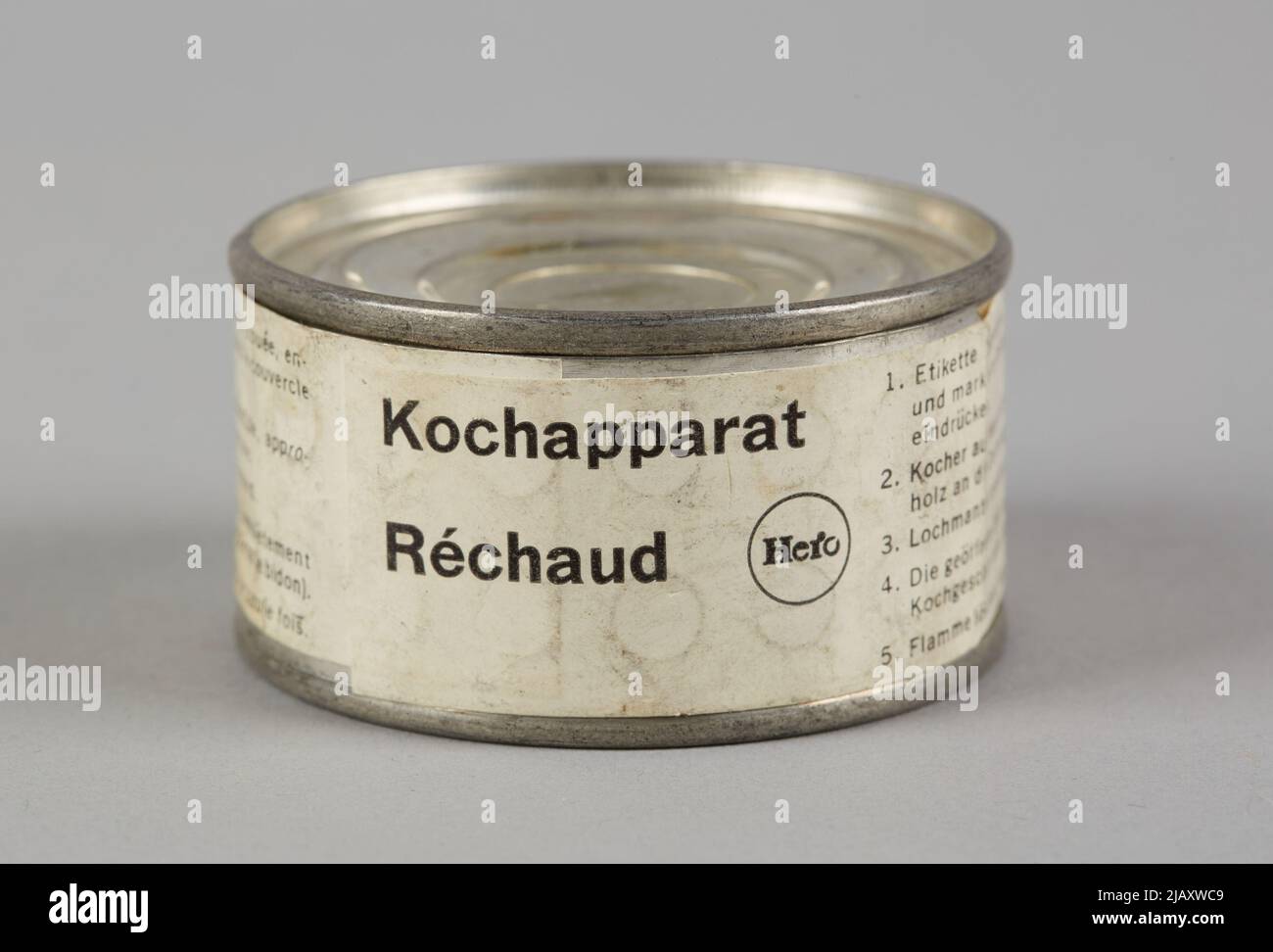 Una lattina con combustibile per il prodotto della fabbrica di stufe da campo dell'esercito svizzero Foto Stock