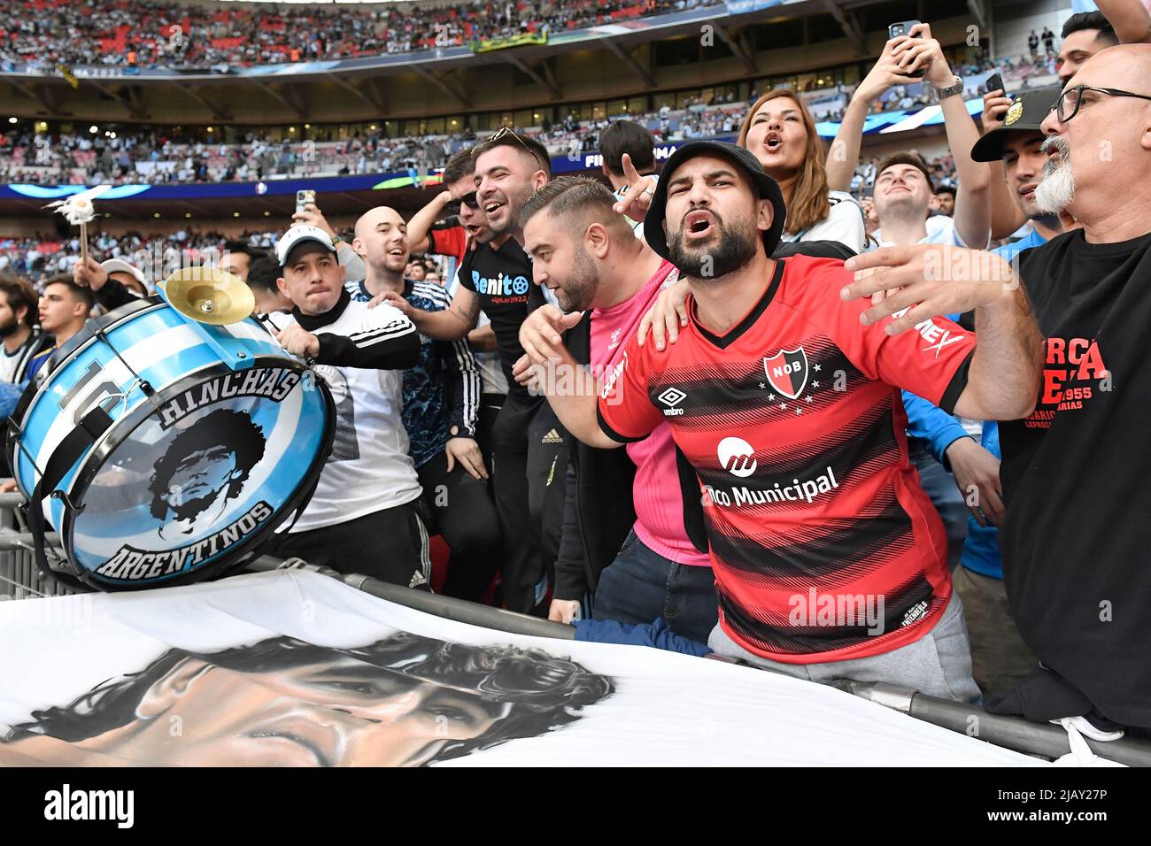 Londra, Francia. 01st giugno 2022. Tifosi dell'Argentina prima della partita di calcio del Trofeo Finalissima 2022 tra Italia e Argentina allo stadio Wembley di Londra, Inghilterra, 1st giugno 2022. Foto Andrea Staccioli/Insidefoto Credit: Ininsidefoto srl/Alamy Live News Foto Stock