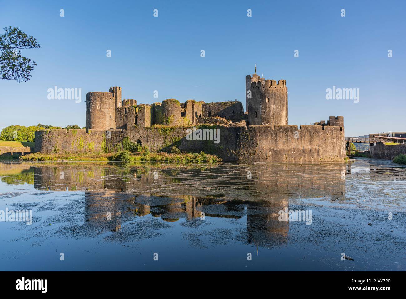 Il castello medievale di Caerphilly, Galles del Sud, Regno Unito. Si prega di credito: Phillip Roberts Foto Stock