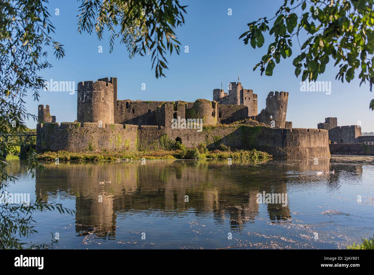Il castello medievale di Caerphilly, Galles del Sud, Regno Unito. Si prega di credito: Phillip Roberts Foto Stock