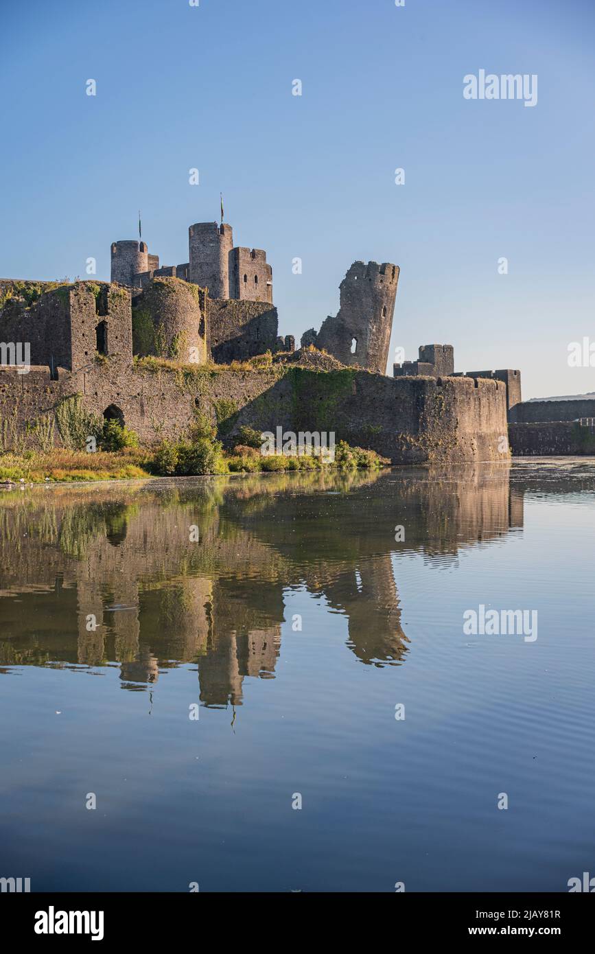 Il castello medievale di Caerphilly, Galles del Sud, Regno Unito. Si prega di credito: Phillip Roberts Foto Stock