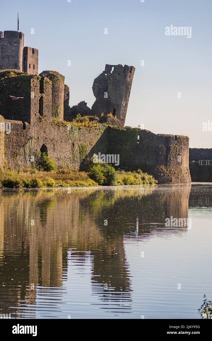 Il castello medievale di Caerphilly, Galles del Sud, Regno Unito. Si prega di credito: Phillip Roberts Foto Stock