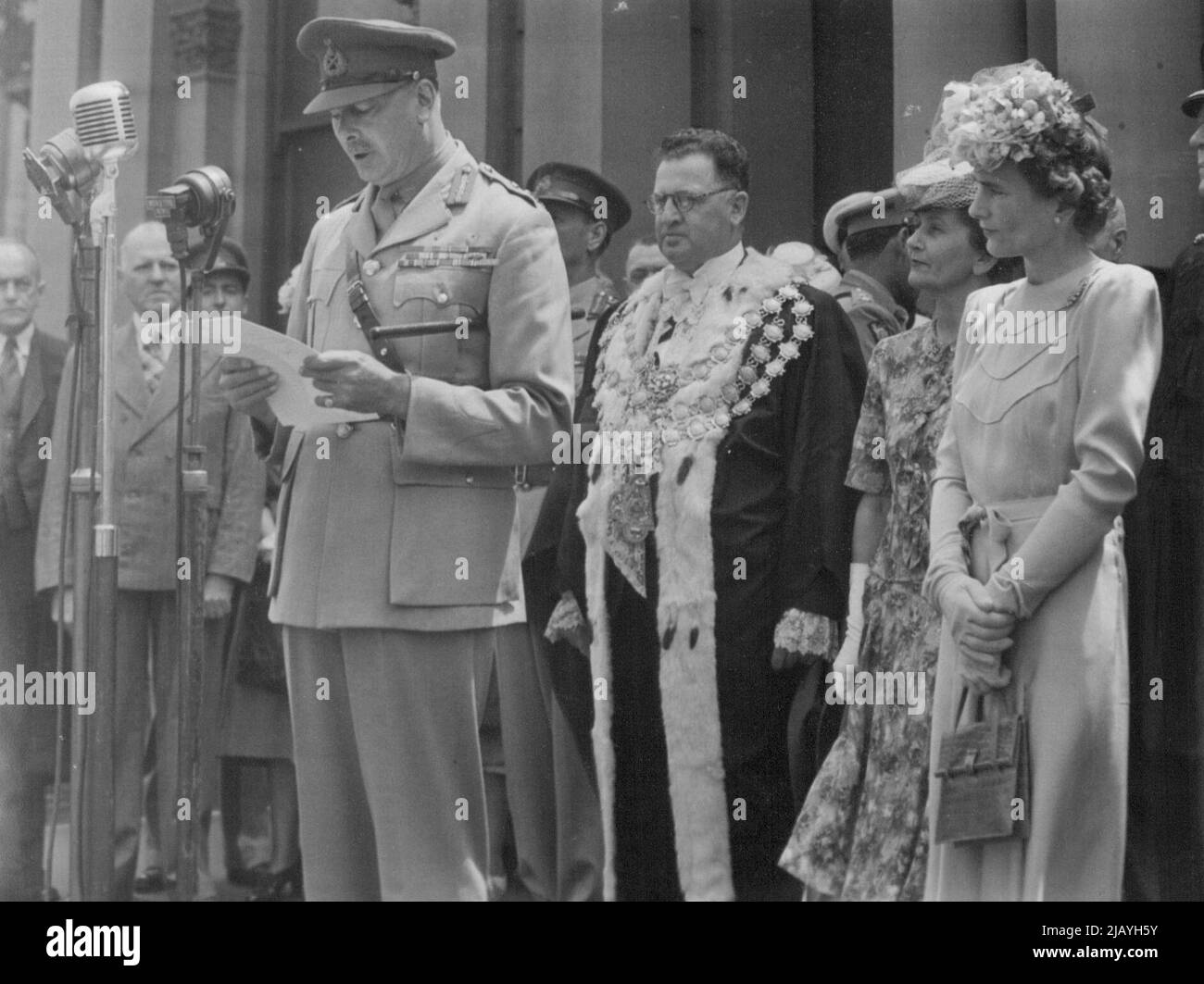 Il duca di Gloucester legge il discorso di addio a Sydney. Gennaio 14, 1947. Foto Stock