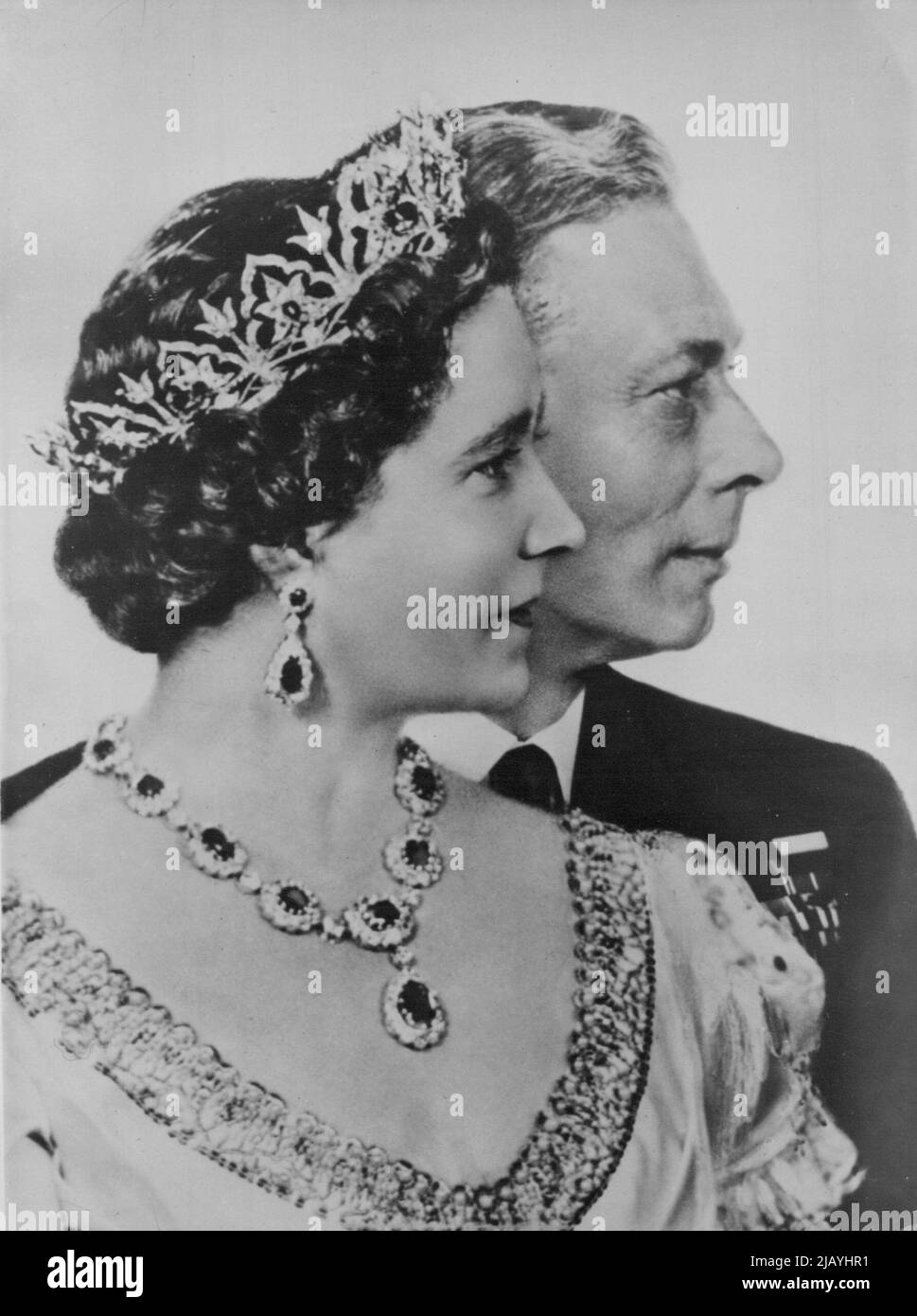 Re Giorgio e la regina Elisabetta celebrano il matrimonio d'argento -- Una nuova immagine dorothy appassire delle loro maestà Re Giorgio VI e la regina Elisabetta che il 26 aprile 1948. Festeggiarono il loro anniversario di matrimonio d'Argento. Maggio 03, 1948. (Foto di stampa associata). Foto Stock