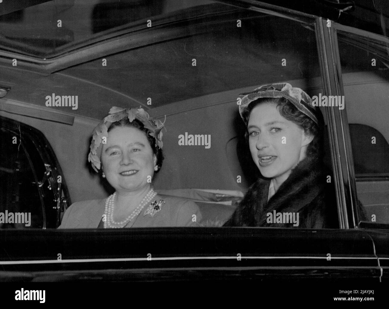 Principessa britannica di Royalty Margaret con la Regina Madre. Marzo 11, 1955. (Foto di Daily Herald). Foto Stock