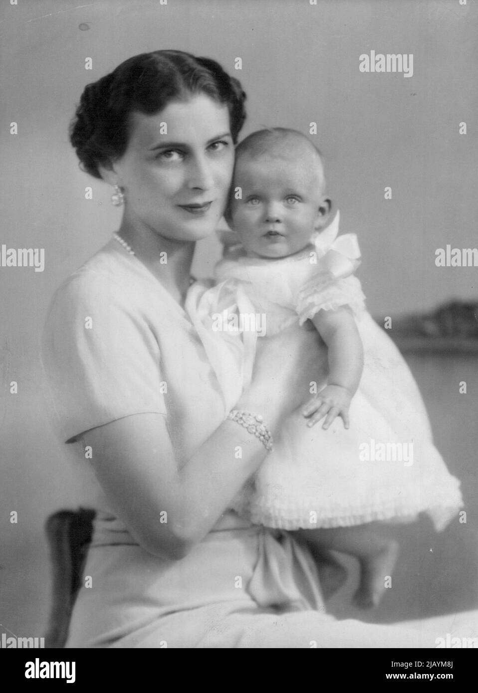 Duchessa di Kent e principessa Alexandra. Da non apparire prima di Martedì 21st dicembre. (Il compleanno della Principessa è il giorno di Natale). Dicembre 10, 1937. (Foto di Marcus Adams) Foto Stock