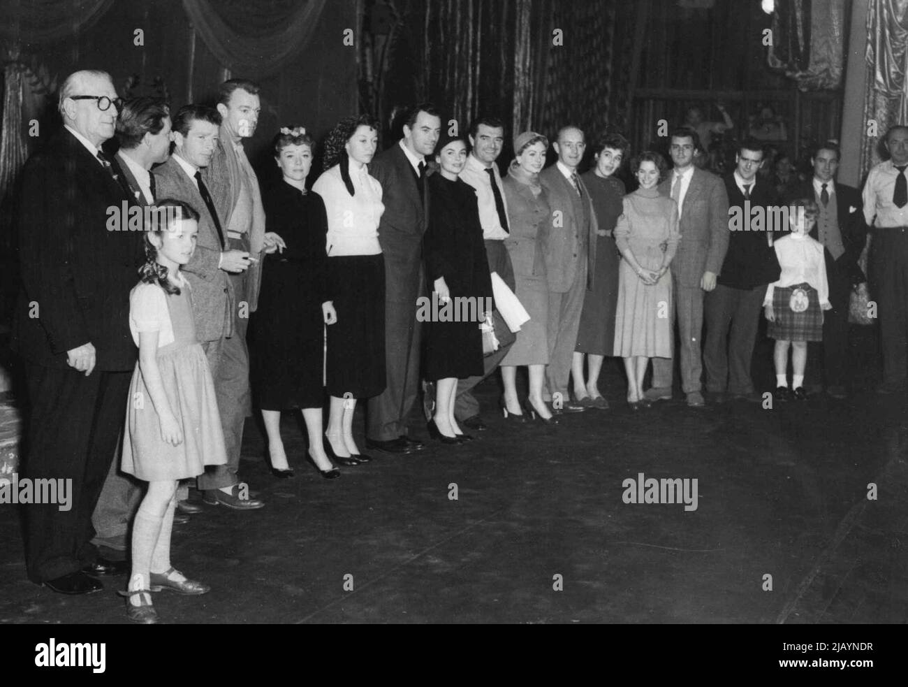 Finlay Currie, Mandy Miller, Kenneth More, Richard Basehart, Dennis o'Keefe, Glynis Johns, Gloria Grahame, John Ireland, Joanne Dru, Jack Hawkins, Jeanne Crain, Alec Guinness, Kay Kendall, Muriel Pavlow, Dirk Bogarde, George Cole, John Whiteley, Richard. Novembre 05, 1953. Foto Stock