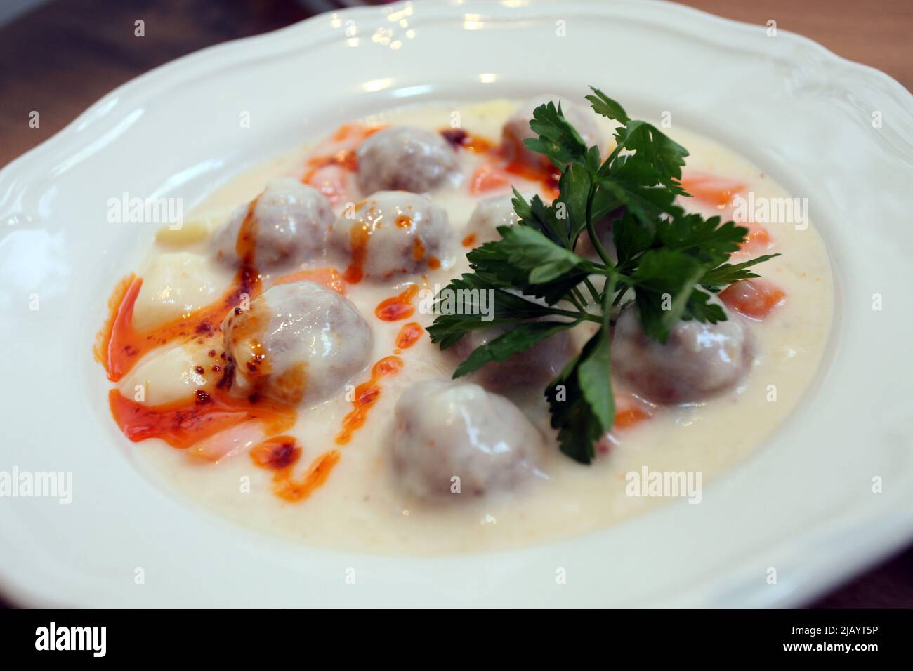 Polpette di polpette sul piatto da pranzo. Foto Stock