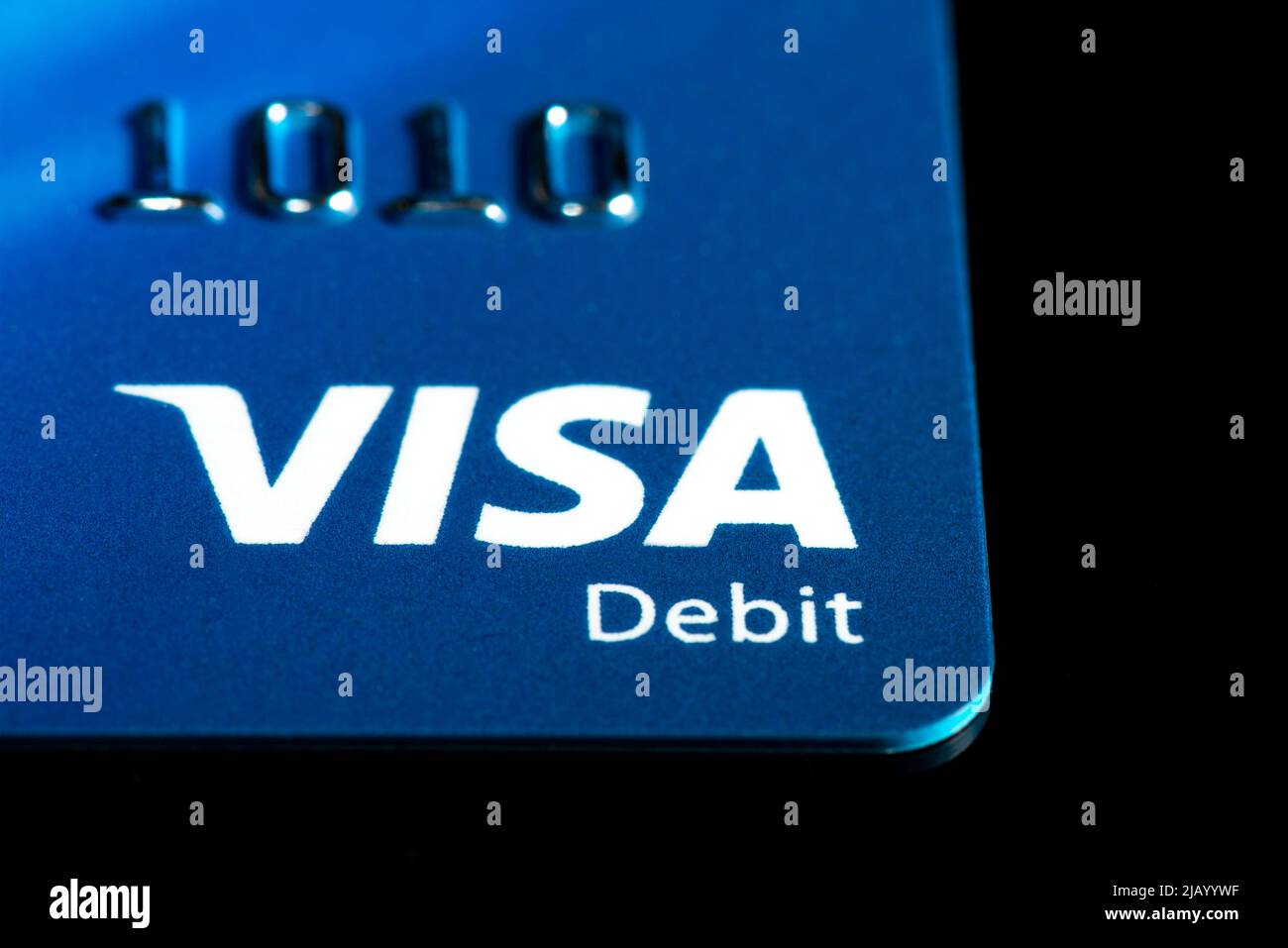 Blue Visa Debit Card dettaglio primo piano su nero Foto Stock