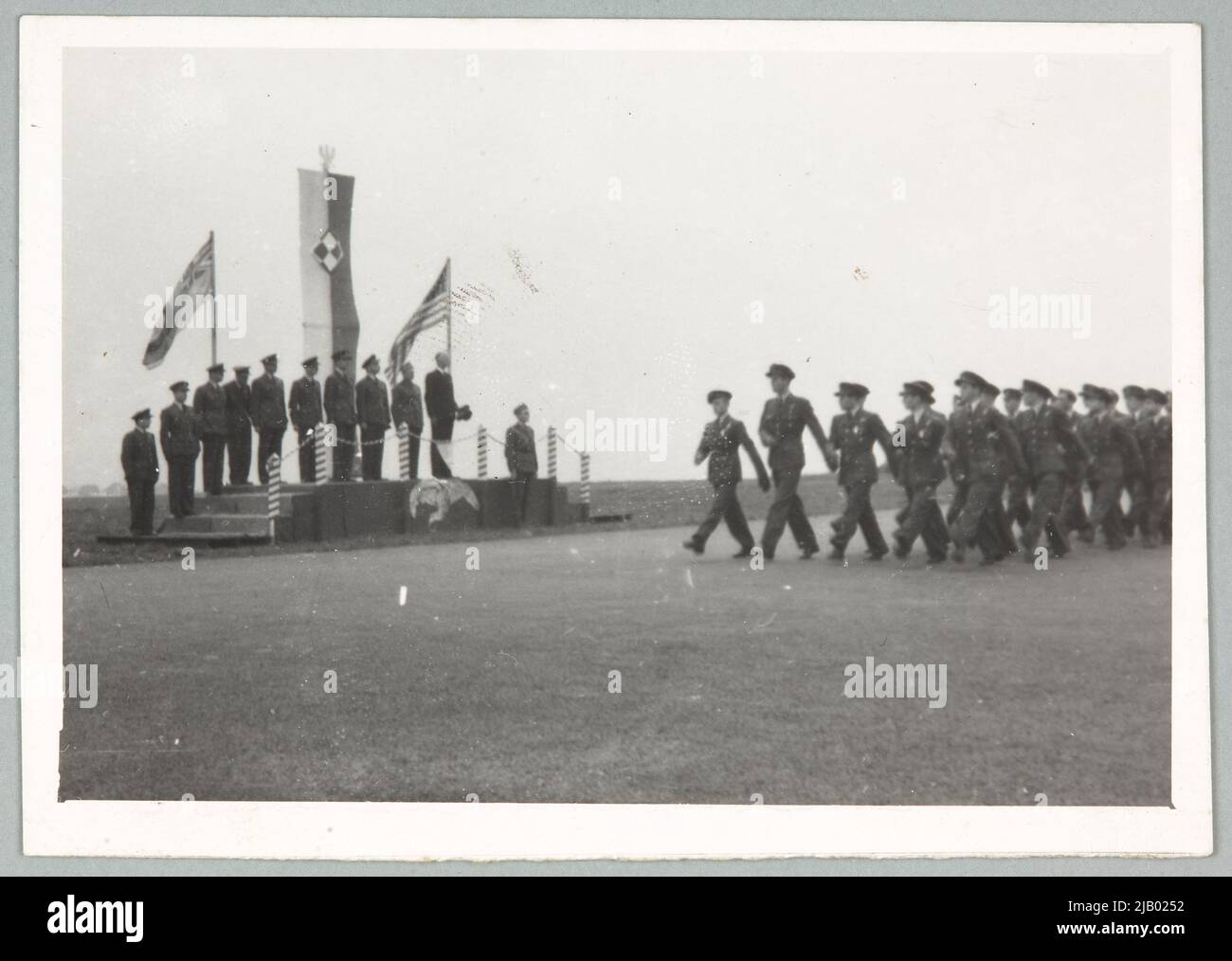 Presidente Władysław Raczkiewicz con ufficiali che ricevono la sfilata il giorno dello Squadrone del 303 sconosciuto Foto Stock