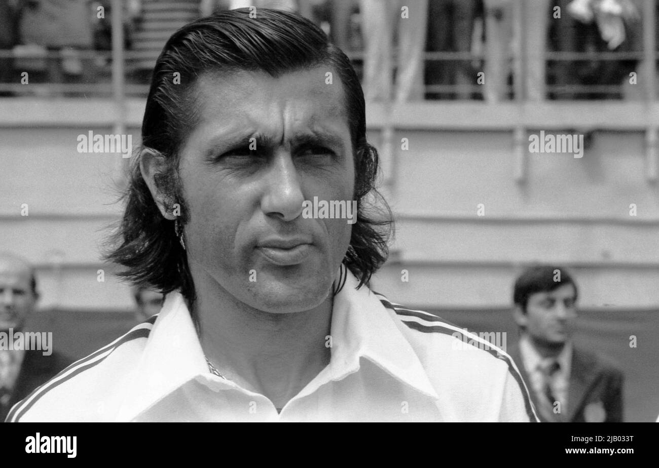Il famoso tennista rumeno Ilie Nastase, circa 1974 Foto Stock