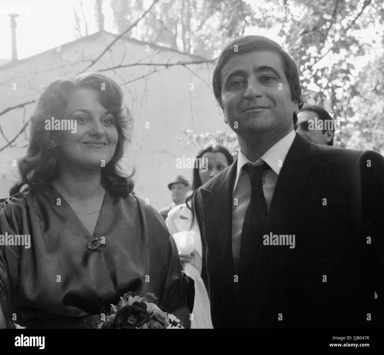 Giocatore di calcio rumeno Viorel Popescu & moglie al suo matrimonio, circa 1976 Foto Stock