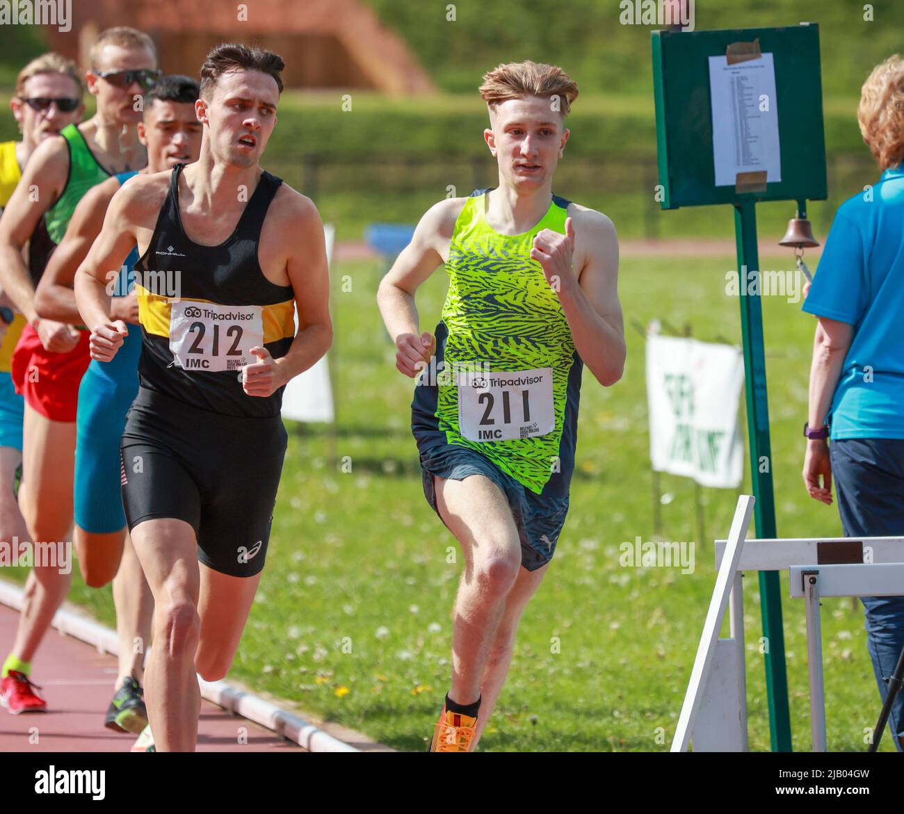 Mid-Ulster atleta maschile nordirlandese a media distanza Nick Griggs che corre 1500m gara al Mary Peters Track Belfast.. Foto Stock