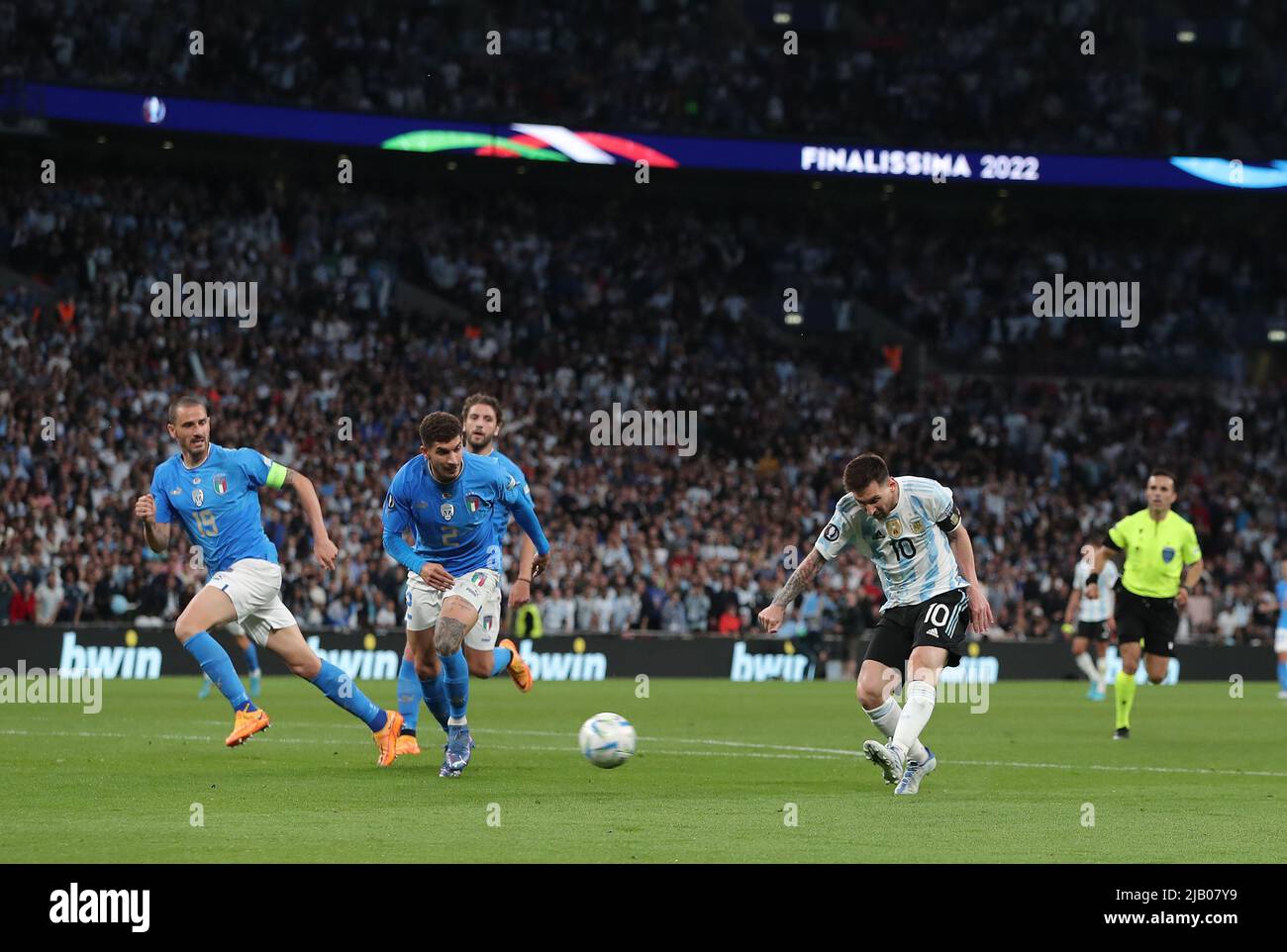 Londra, Regno Unito . 01st giugno 2022. Lionel messi di Argentina ha un colpo durante la partita di calcio Argentina / Italia, UEFA Finalissima 2022, Wembley Stadium, Londra, Regno Unito. 1st giugno 2022. Credit: Michael Zemanek/Alamy Live News Foto Stock