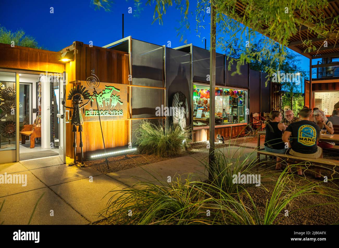 Folla affollata al festival notturno estivo di Tucson Foto Stock