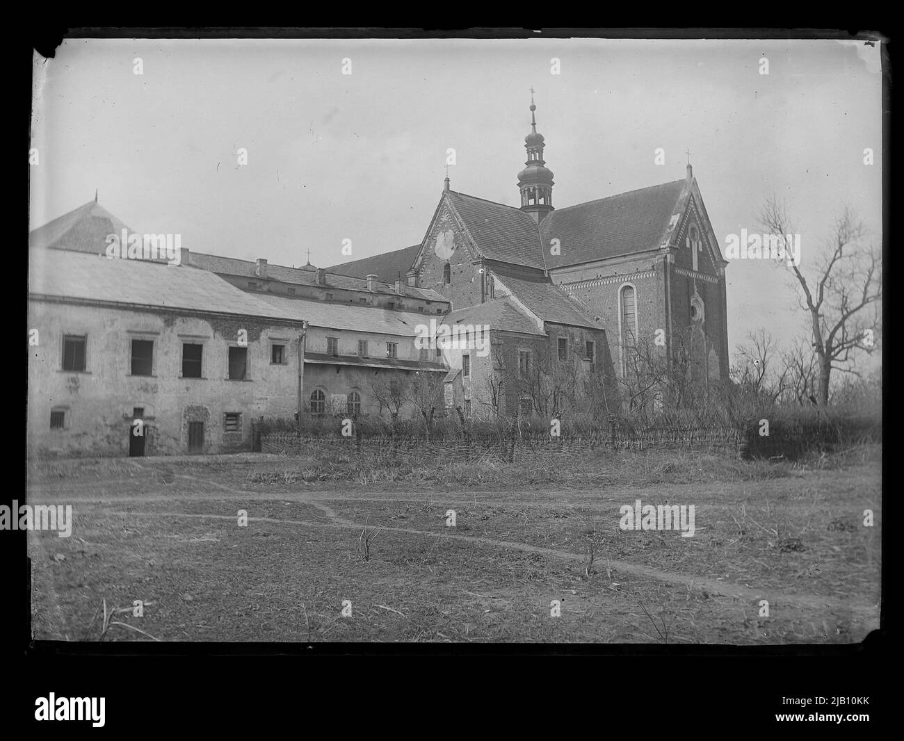 Mogiła Abbazia cistercense dell'Assunzione della Beata Vergine Maria e Santa. Wacława vista dal lato sud-orientale sconosciuto Foto Stock