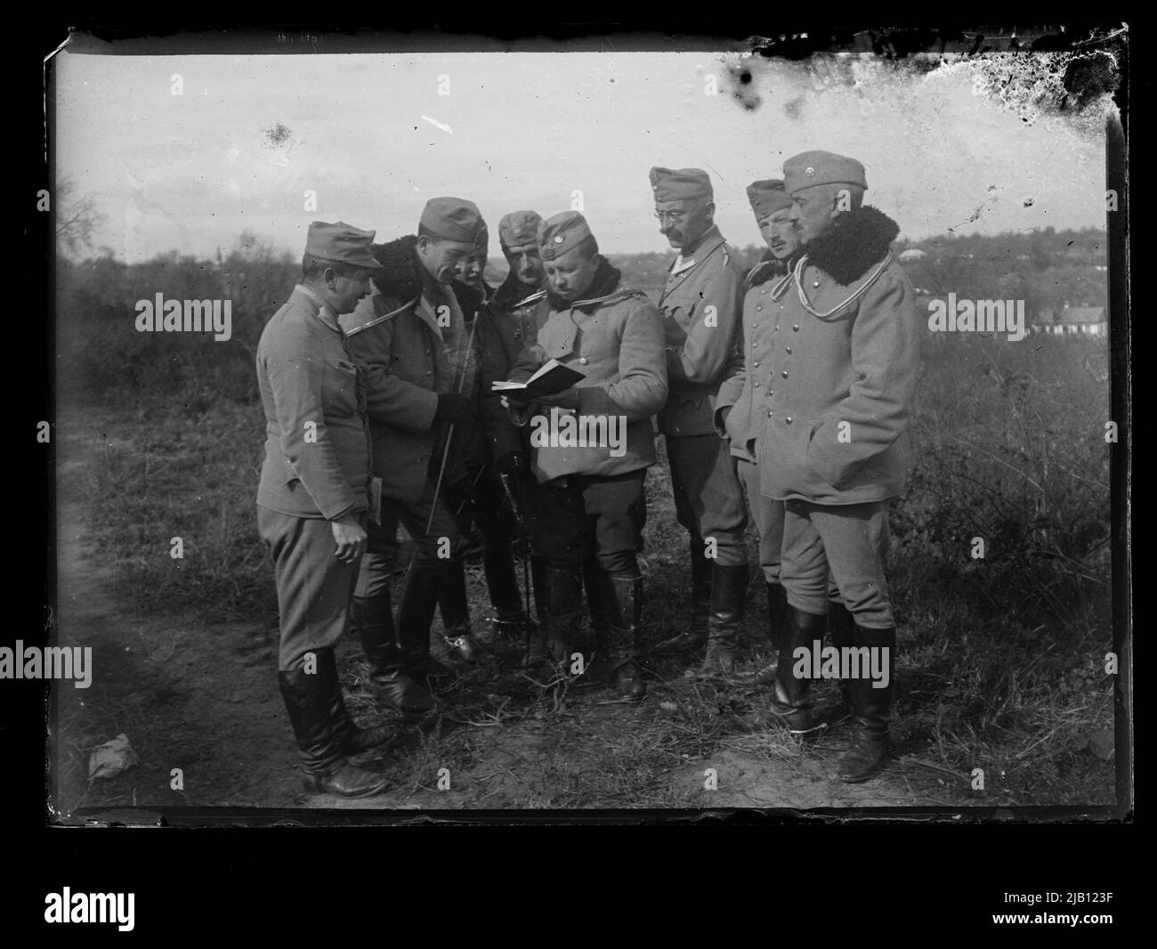 Ufficiali dello Squadrone Cavalleria della seconda Brigata (II). Fronte delle legioni polacche a Bukowina, Janowski, Stanisław (1866 1942) Foto Stock