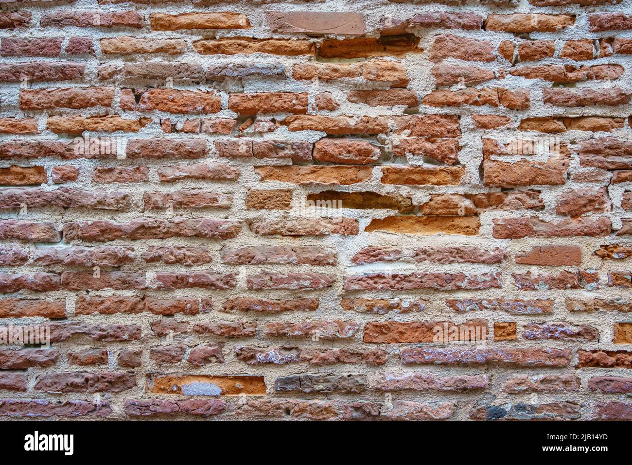 Muro di mattoni invecchiato di Tolosa, la Francia conosciuta come la città rosa Foto Stock