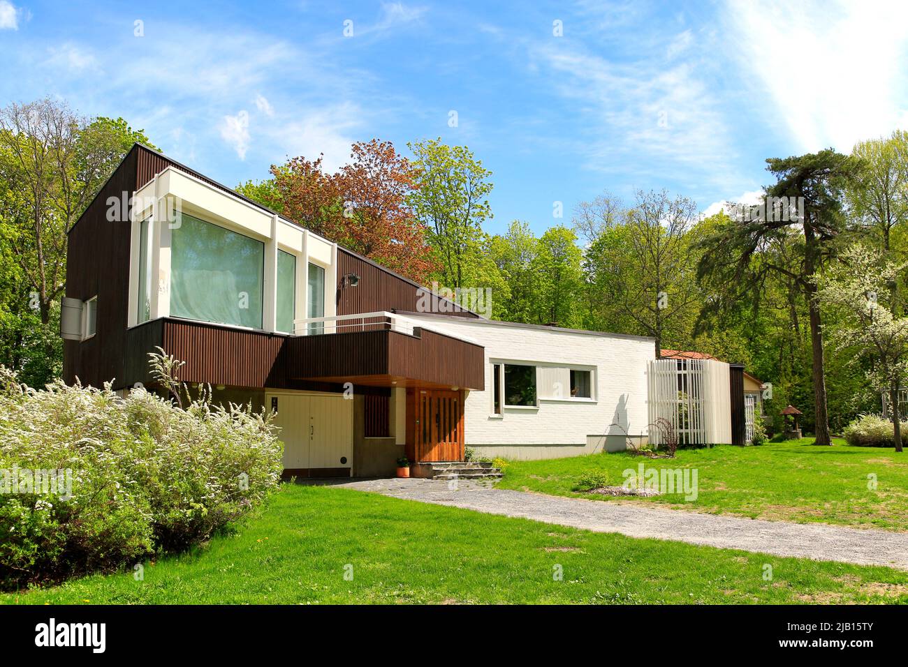 Villa Skeppet, una casa progettata da Alvar Aalto nel 1969-70 per i suoi amici Christine e Göran Schildt. Vista dalla strada. Raseborg, Finlandia. Maggio 2022. Foto Stock