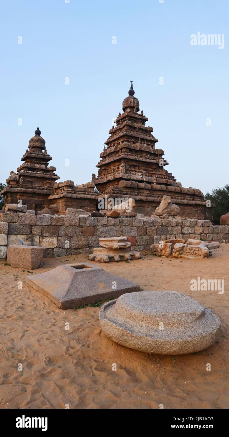 Bella sera Vista Shore Tempio, 8th secolo Hindu Tempio, Mahabalipuram, Tamilnadu, India Foto Stock