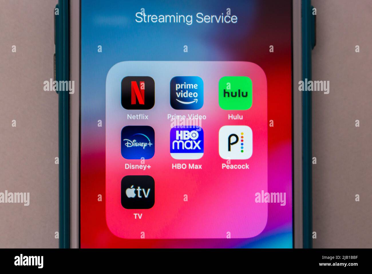 Kumamoto, GIAPPONE - Feb 15 2021 : icone popolari di servizi di streaming (Netflix, prime Video, Hulu, Disney Plus, HBO Max, Peacock e Apple TV Plus) su iPhone Foto Stock