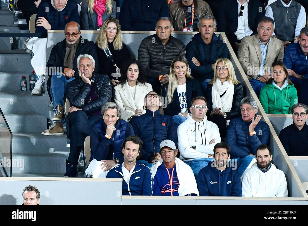 La scatola del giocatore di squadra di Rafael Nadal di Spagna con Xisca Perello, Maribel Maria Isabel Nadal, il suo allenatore Carlos Moya durante la semifinale del French Open contro Novak Djokovic, Gran torneo di tennis Slam il 31 maggio 2022 allo stadio Roland-Garros di Parigi, Francia - Foto: Victor Joly/DPPI/LiveMedia Foto Stock