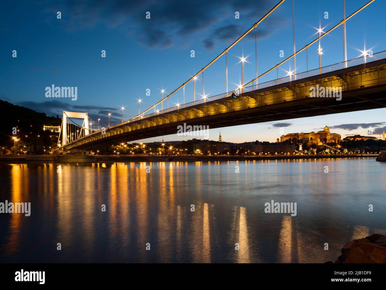 Ponte di sospensione di notte Foto Stock