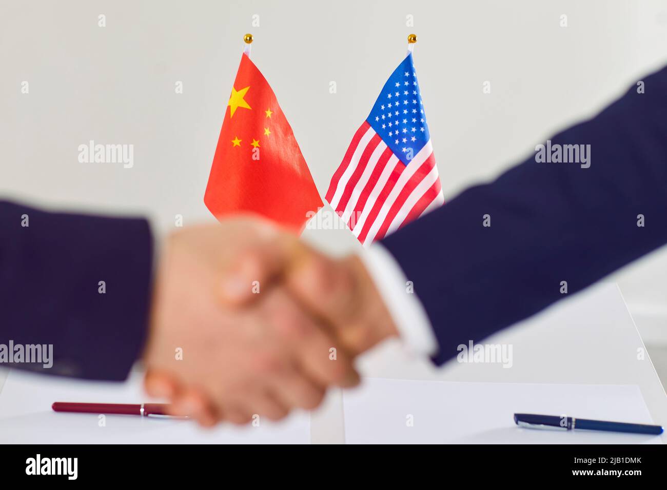 I diplomatici della Cina e degli Stati Uniti raggiungono un accordo commerciale e scuotono il tavolo dei negoziati Foto Stock