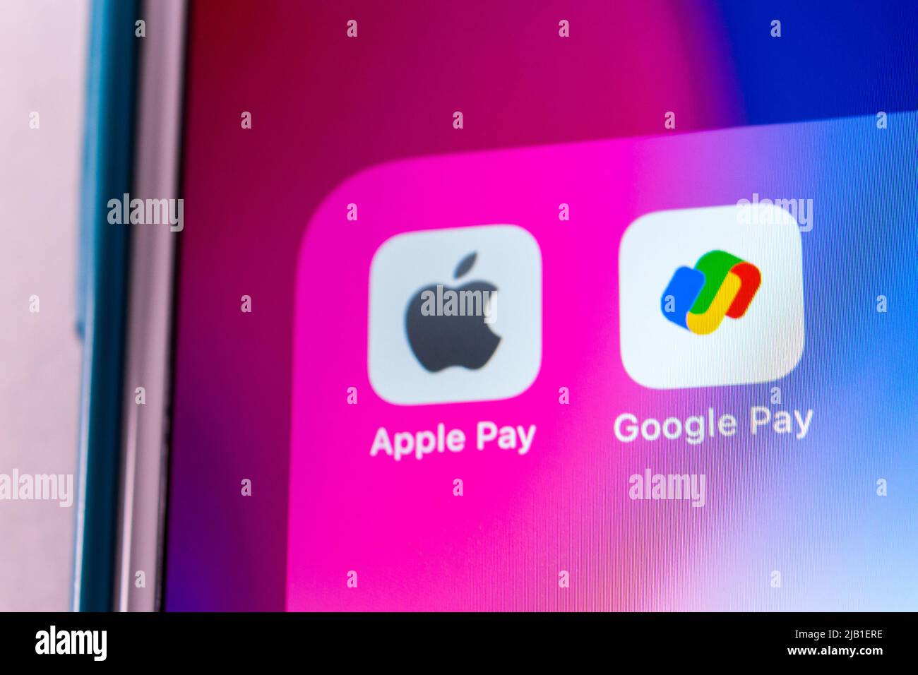 Kumamoto, GIAPPONE - Maggio 01 2021 : icone Apple Pay e Google Pay sullo schermo dell'iPhone. Un concetto di servizio di pagamento mobile e portafoglio digitale. Foto Stock