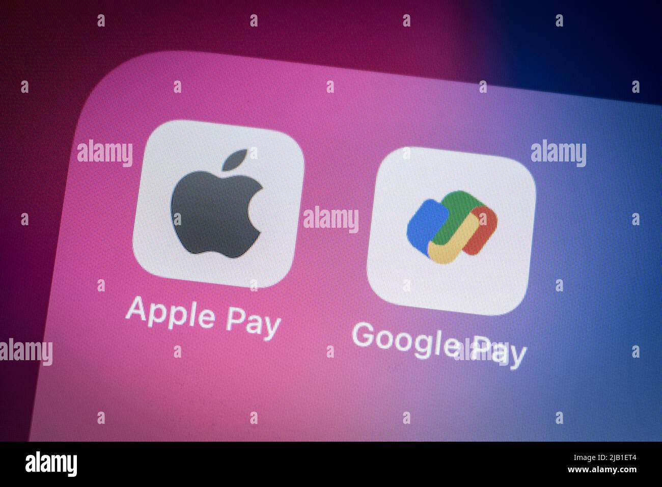 Kumamoto, GIAPPONE - Maggio 01 2021 : icone Apple Pay e Google Pay sullo schermo dell'iPhone. Un concetto di servizio di pagamento mobile e portafoglio digitale. Foto Stock