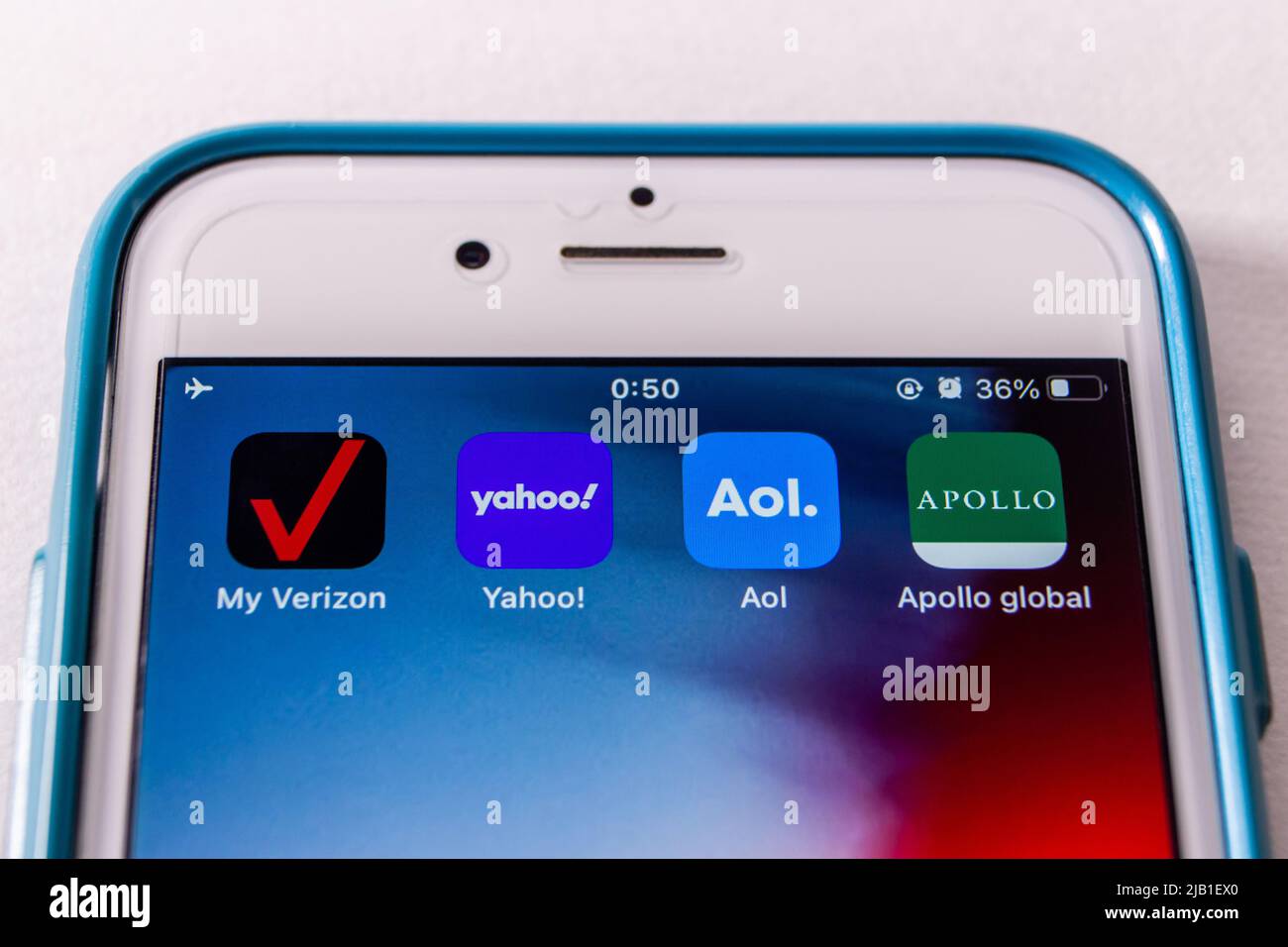 Kumamoto, GIAPPONE - Maggio 4 2021 : Verizon, Yahoo, AOL & Apollo Global Management su iPhone. Verizon ha annunciato che per vendere Yahoo & AOL ad Apollo nel 2021 Foto Stock