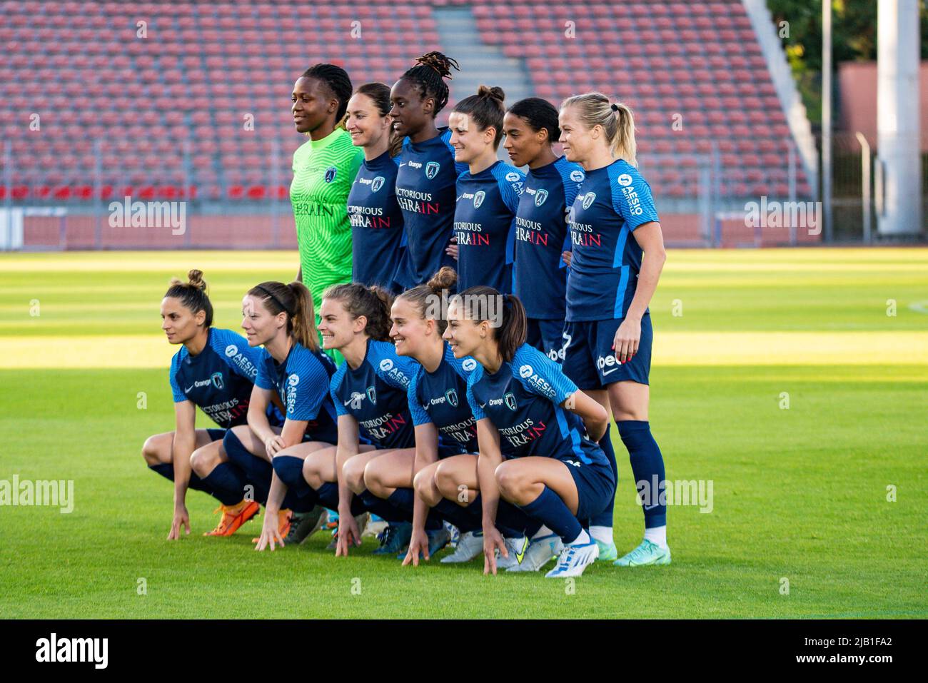I giocatori del Paris FC precedono il campionato femminile francese D1 Arkema partita di calcio tra Paris FC e Digione FCO il 1 giugno 2022 allo stadio Dominique Duvauchelle di Creteil, Francia - Foto: Antoine Massinon/DPPI/LiveMedia Foto Stock