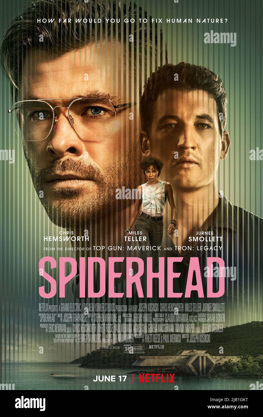 CHRIS HEMSWORTH e MILES TELLER in SPIDERHEAD (2022), diretto DA JOSEPH KOSINSKI. Credito: Screen Arcade / Album Foto Stock