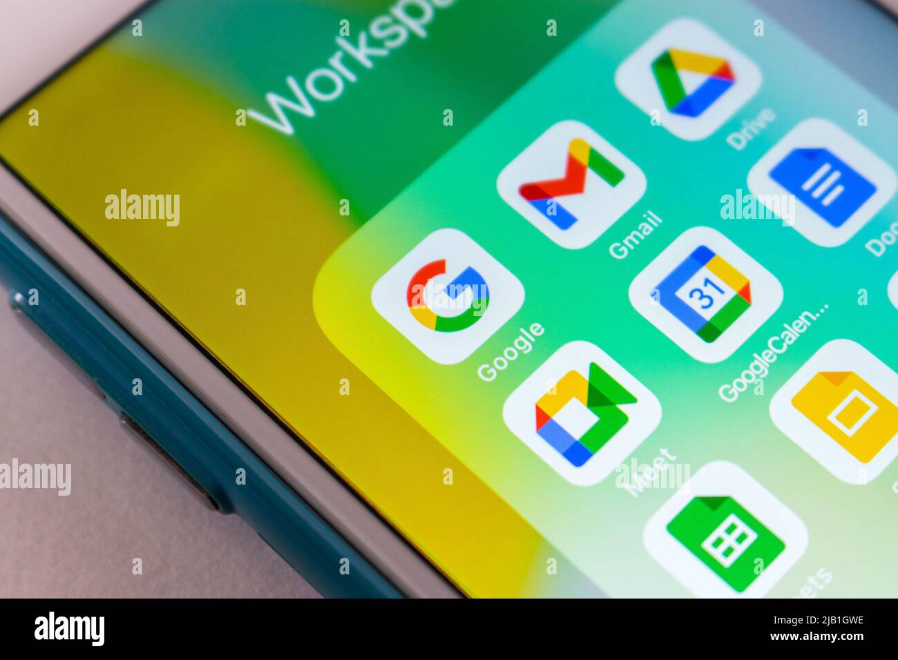 Kumamoto, GIAPPONE - Giugno 1 2021: App Google Workspace (Google, Gmail, Google Calendar, documenti, ecc) su iPhone. Concetto di cloud, produttività e collaborazione Foto Stock