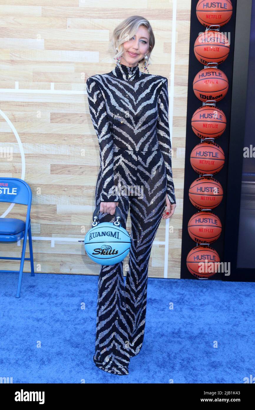 LOS ANGELES - GIU 1: Heidi Gardner alla prima del trambusto al Village Theatre il 1 giugno 2022 a Westwood, California Foto Stock