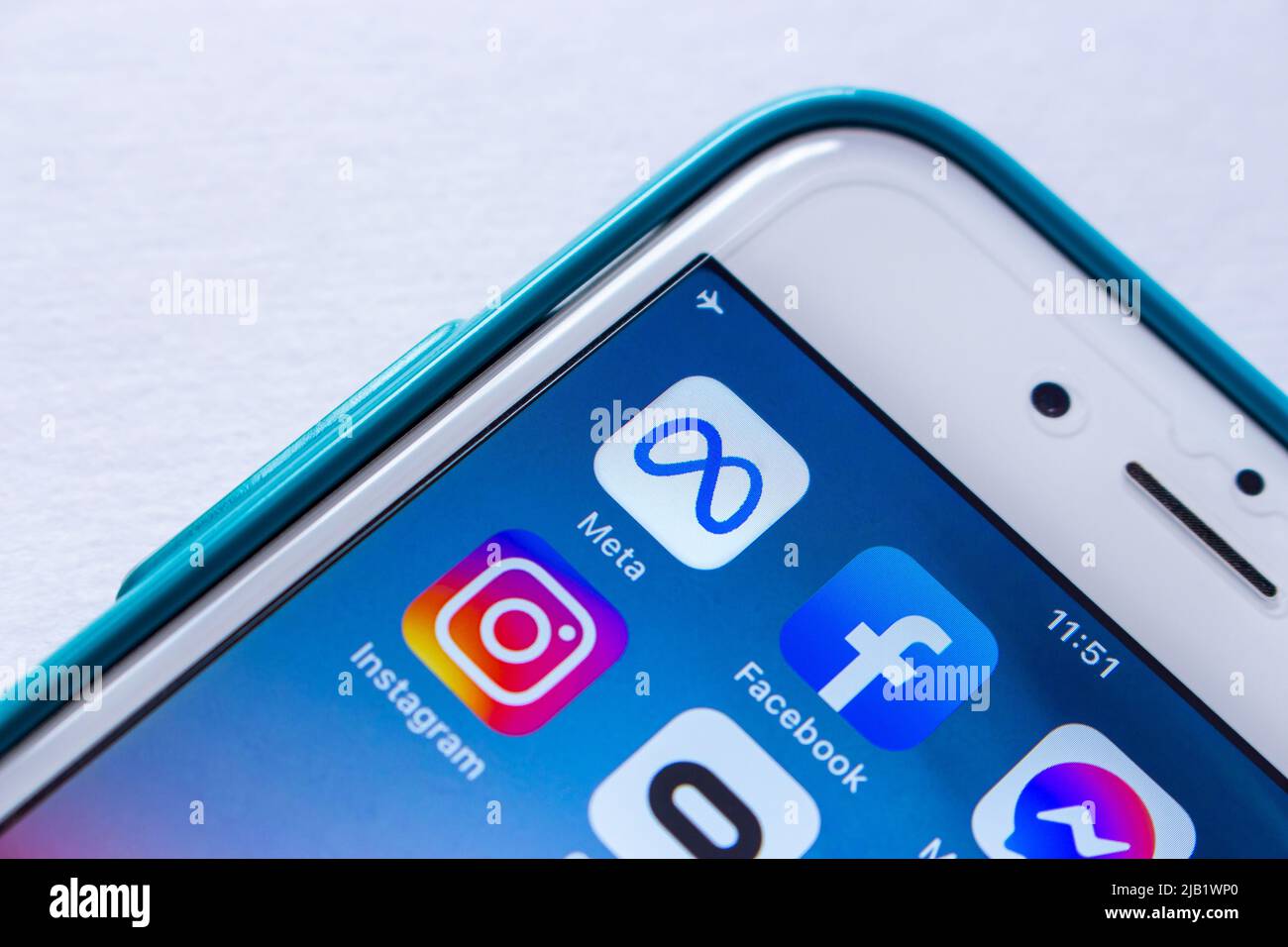 Icona closeup del conglomerato tecnologico statunitense Meta Platforms, Inc. E dei suoi marchi (Facebook, Messenger, WhatsApp, Instagram e Oculus VR) su iPhone Foto Stock