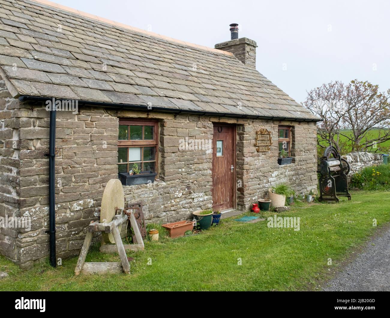 Vista esterna del cottage Betty’s Reading Room, Tingwall, Orkney. Foto Stock