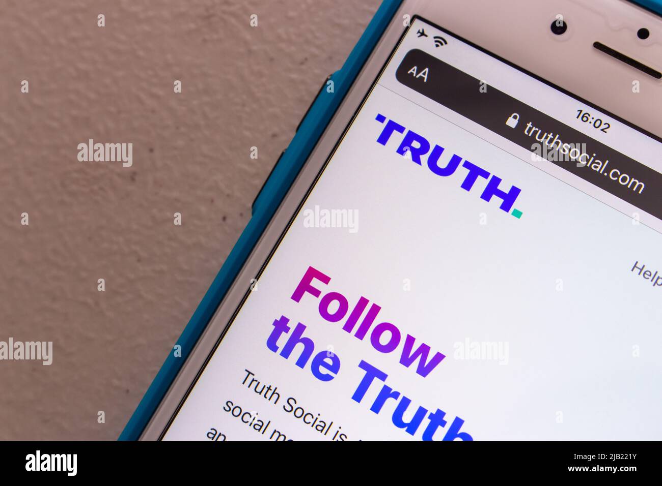 Kumamoto, GIAPPONE - Feb 22 2022 : Truth Social logo nel suo sito web su iPhone. Si tratta di una piattaforma SNS lanciata da Trump Media and Technology Group (TMTG). Foto Stock