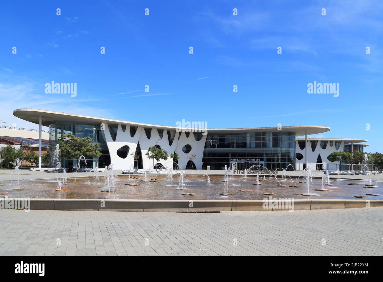 BARCELLONA, SPAGNA - 9 MAGGIO 2017: Questo è il moderno centro congressi Fira Barcelona Gran Via. Foto Stock