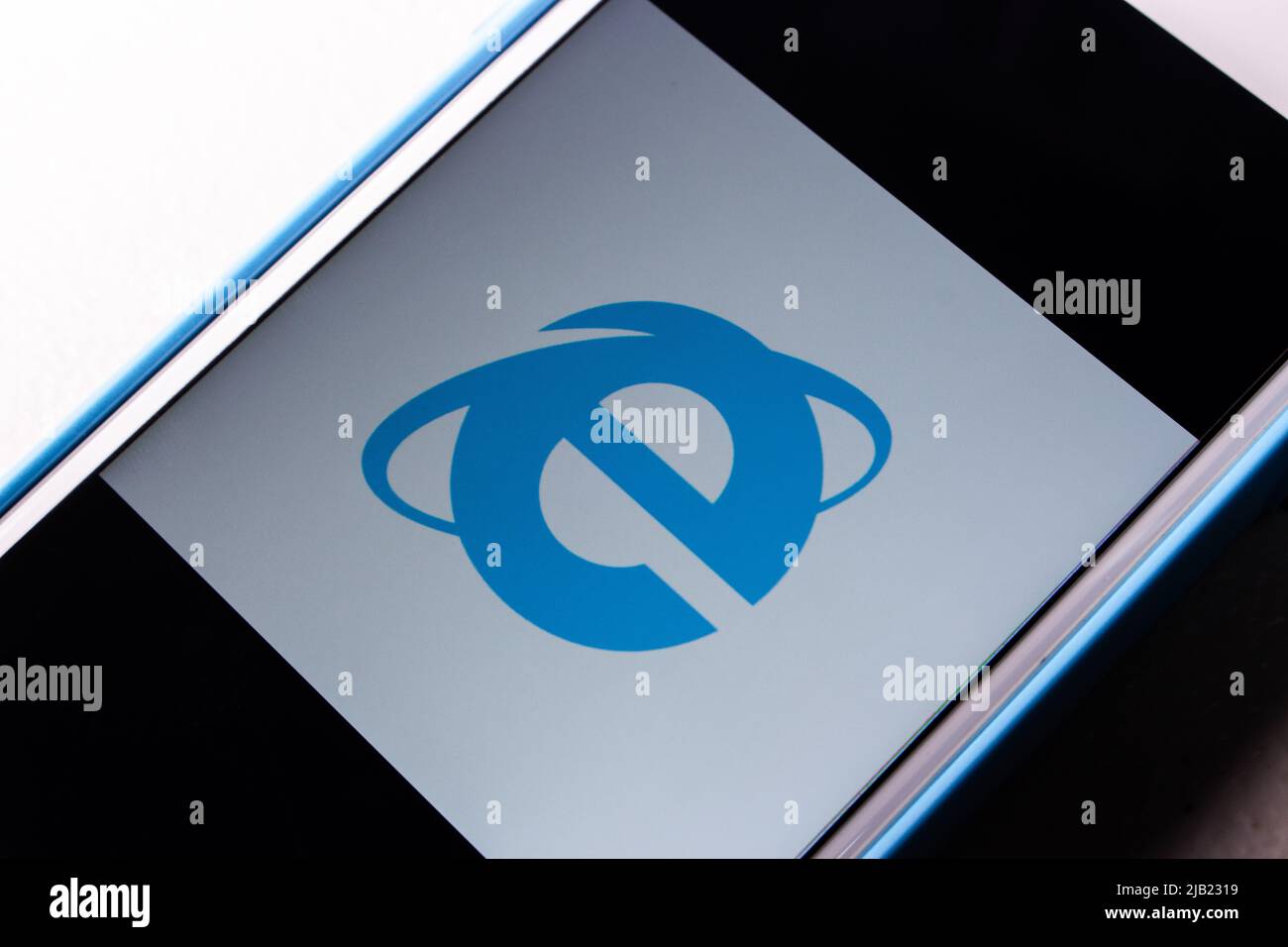 Kumamoto, GIAPPONE - Mar 23 2022 : Logo di Microsoft Internet Explorer 11 sullo schermo dello smartphone. IE11 verrà interrotto il 15 giugno 2022 Foto Stock