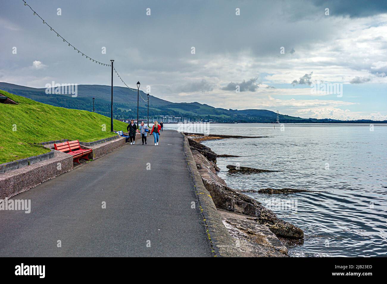 Sentiero costiero a Largs North Ayrshire in un pomeriggio di maggio Foto Stock