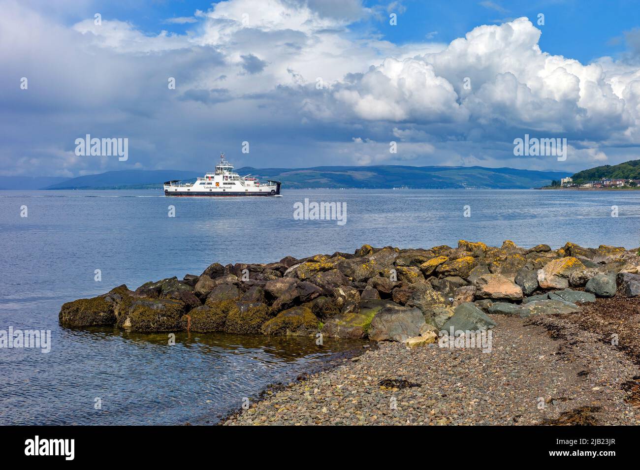 Traghetto da Great Cumbrae Island che si avvicina a Largs North Ayrshire in un pomeriggio di maggio. Foto Stock