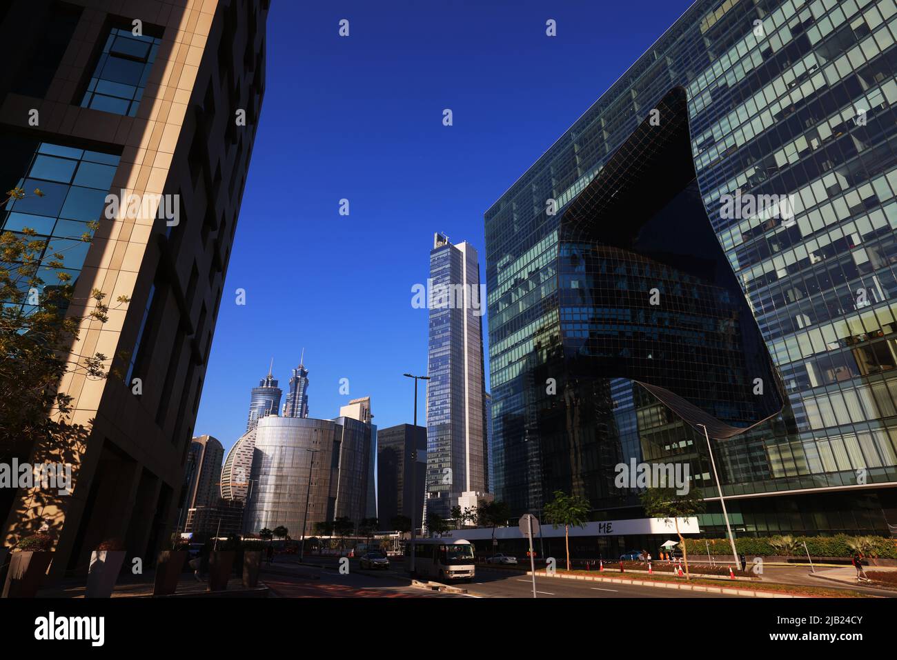 Zaha Hadid, Dubai, Opus, ME Hotel, Modernes Design und moderne Architektur am Skyscraper in der Business Bay a Dubai Luxushotel aus Glas und Stahl Foto Stock