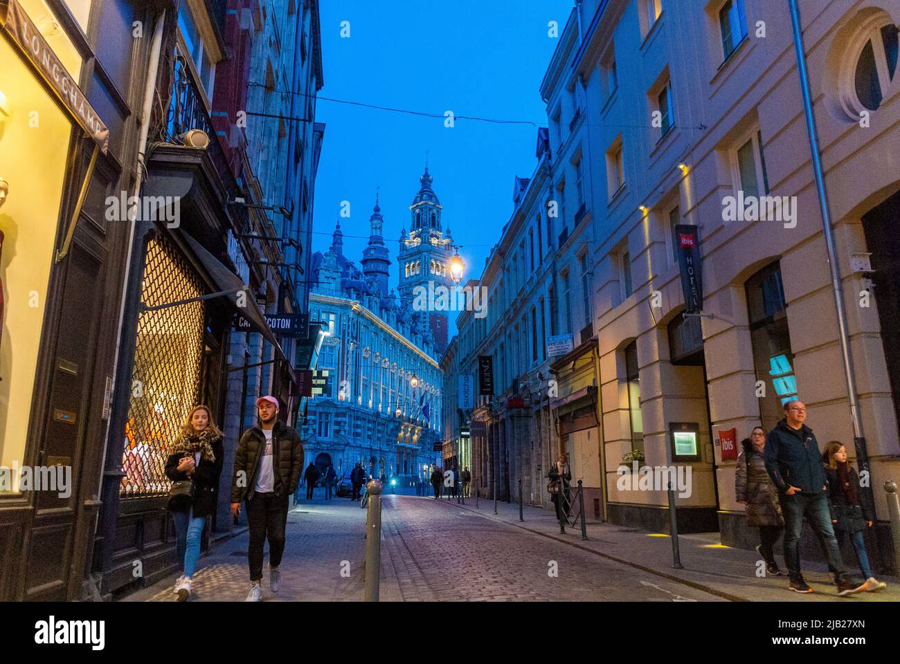 Lille, Francia, scena di strada, notte, turisti che camminano, tardi, visita il centro storico, città importanti Foto Stock