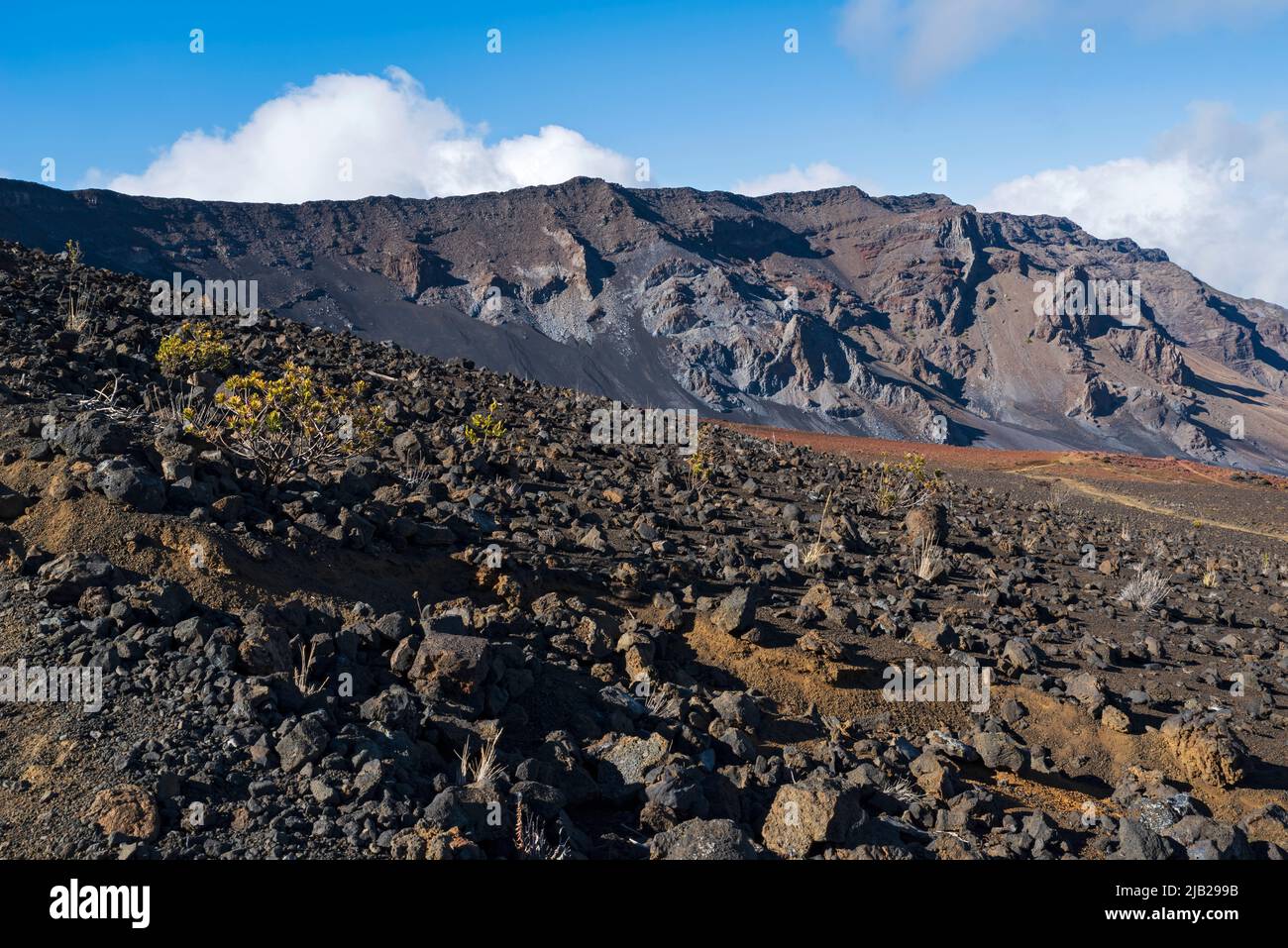 pendii rocciosi e montagne del cratere di haleakala nel parco nazionale di haleakala maui hawaii Foto Stock
