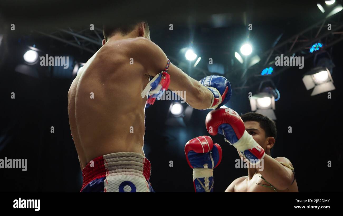 Bangkok Thailandia Novembre 11 2018. Giocatori di kick boxing non identificati thailandesi e stranieri in competizione combattono Muay Thai Super Champ a Muay Thai Street Ba Foto Stock