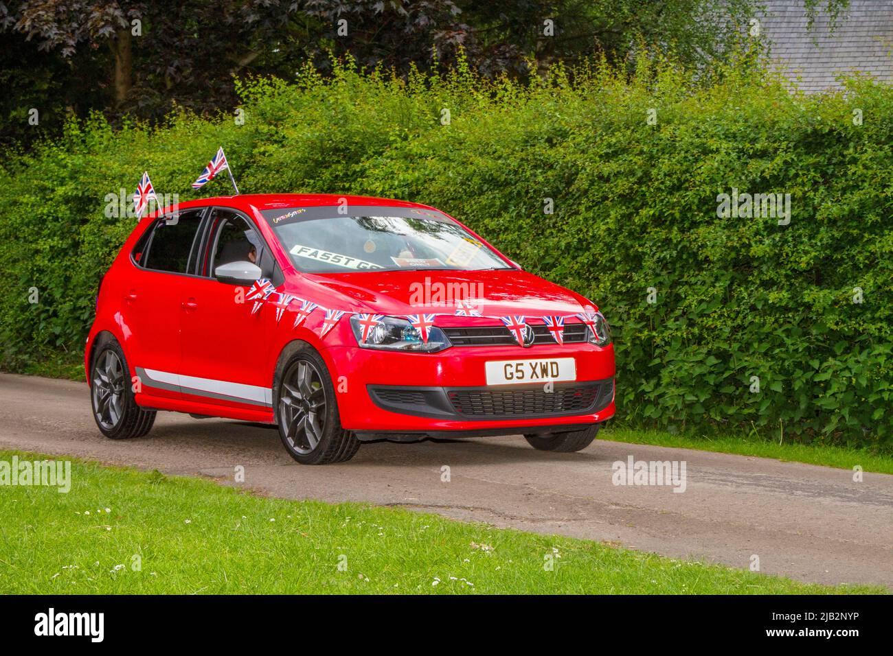 2011 Red VW Volkswagen Polo a Leyland, Lancashire. UK Events, 2 giugno 2022. Evento Queens Jubilee Festival sfilata a Worden Park. 3 giorni di musica, divertimento, divertimento e festa coincidono con il weekend del Giubileo del platino della Regina. Credit; MediaWorldImages/ AlamyLiveNews/ Foto Stock